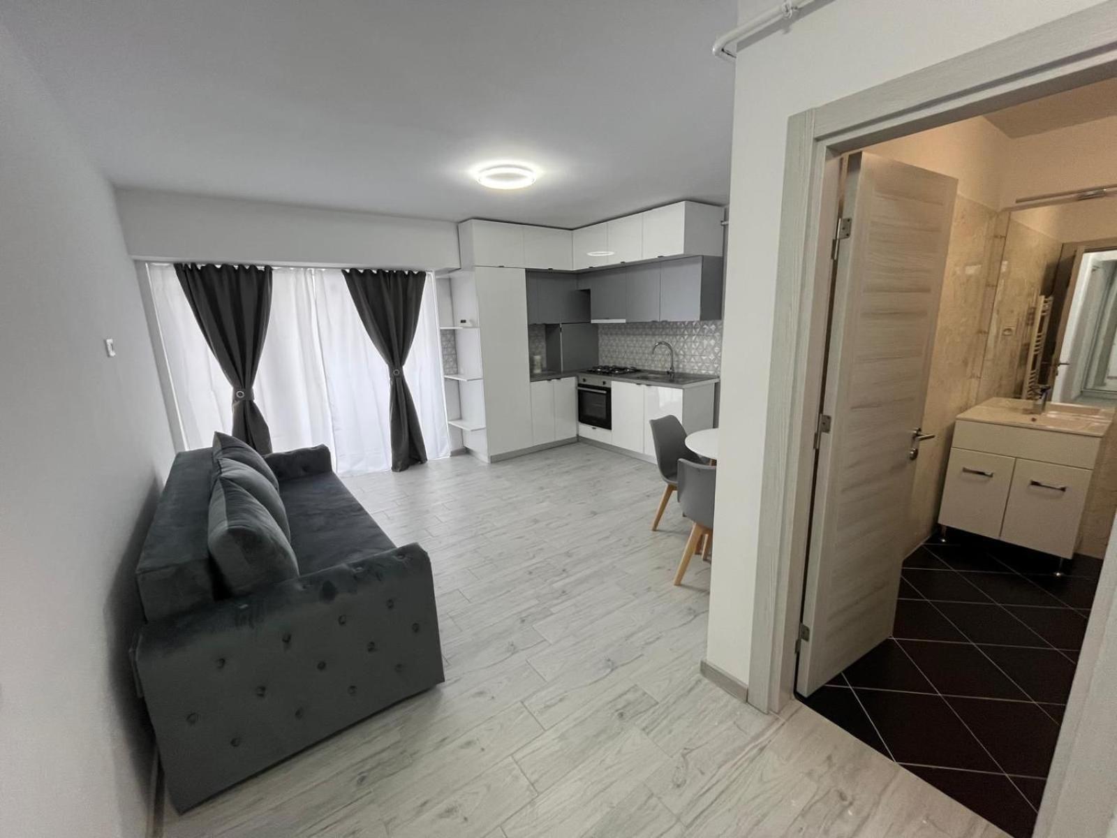 Luxy Apartment Craiova Bagian luar foto