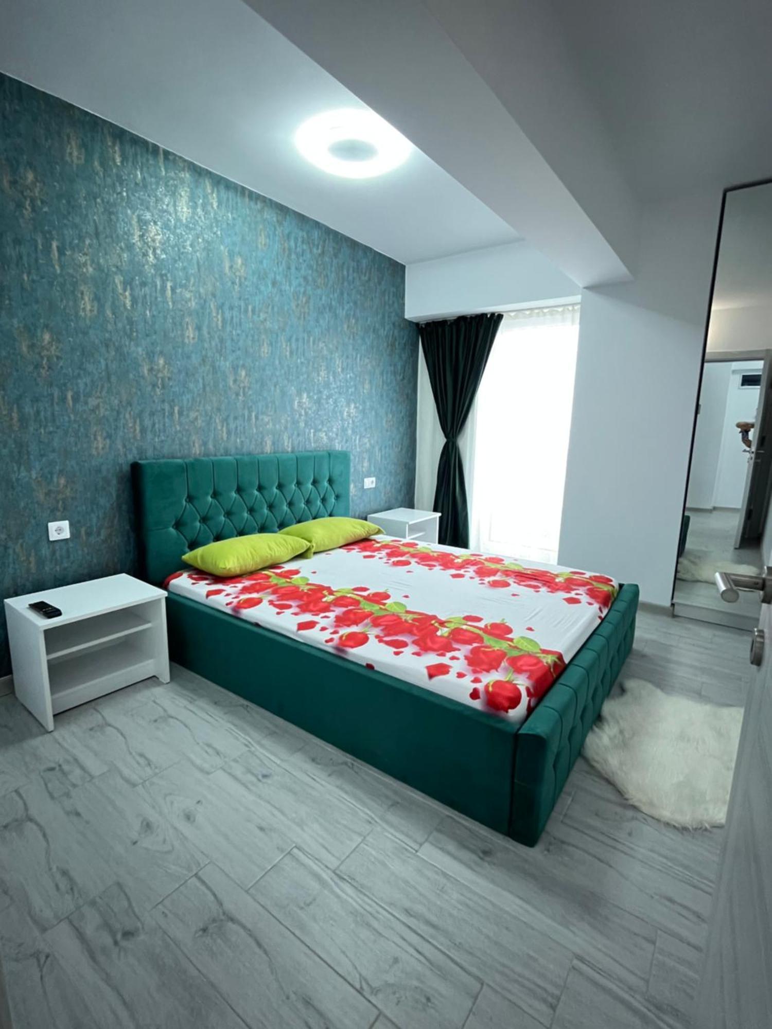 Luxy Apartment Craiova Bagian luar foto
